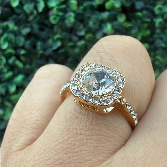 Jewelry - Adjustable Fashion Jewelry Gold and Silver Crystal Ring
